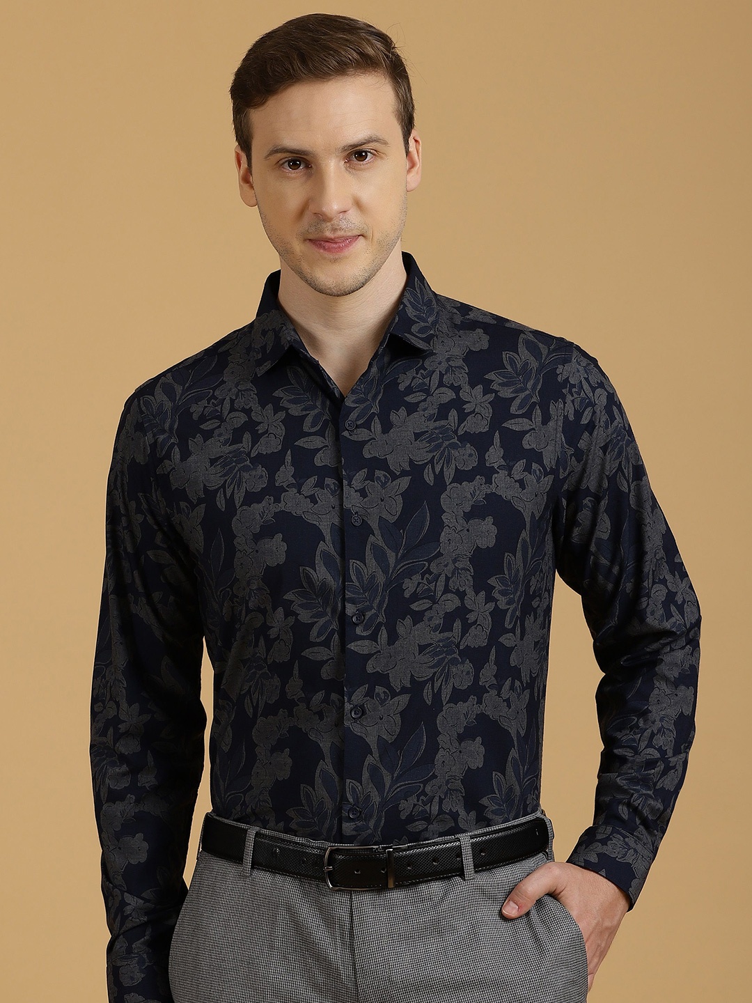 

Gavin Paris Men Classic Floral Printed Spread Collar Semiformal Shirt, Black