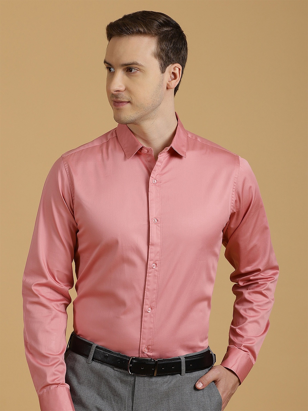 

Gavin Paris Men Classic Solid Spread Collar Formal Shirt, Pink