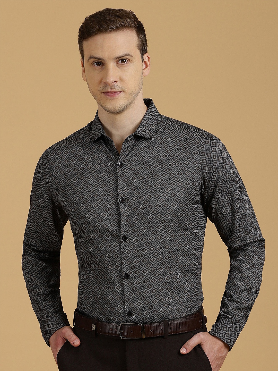 

Gavin Paris Men Classic Geometric Printed Spread Collar Semiformal Shirt, Black