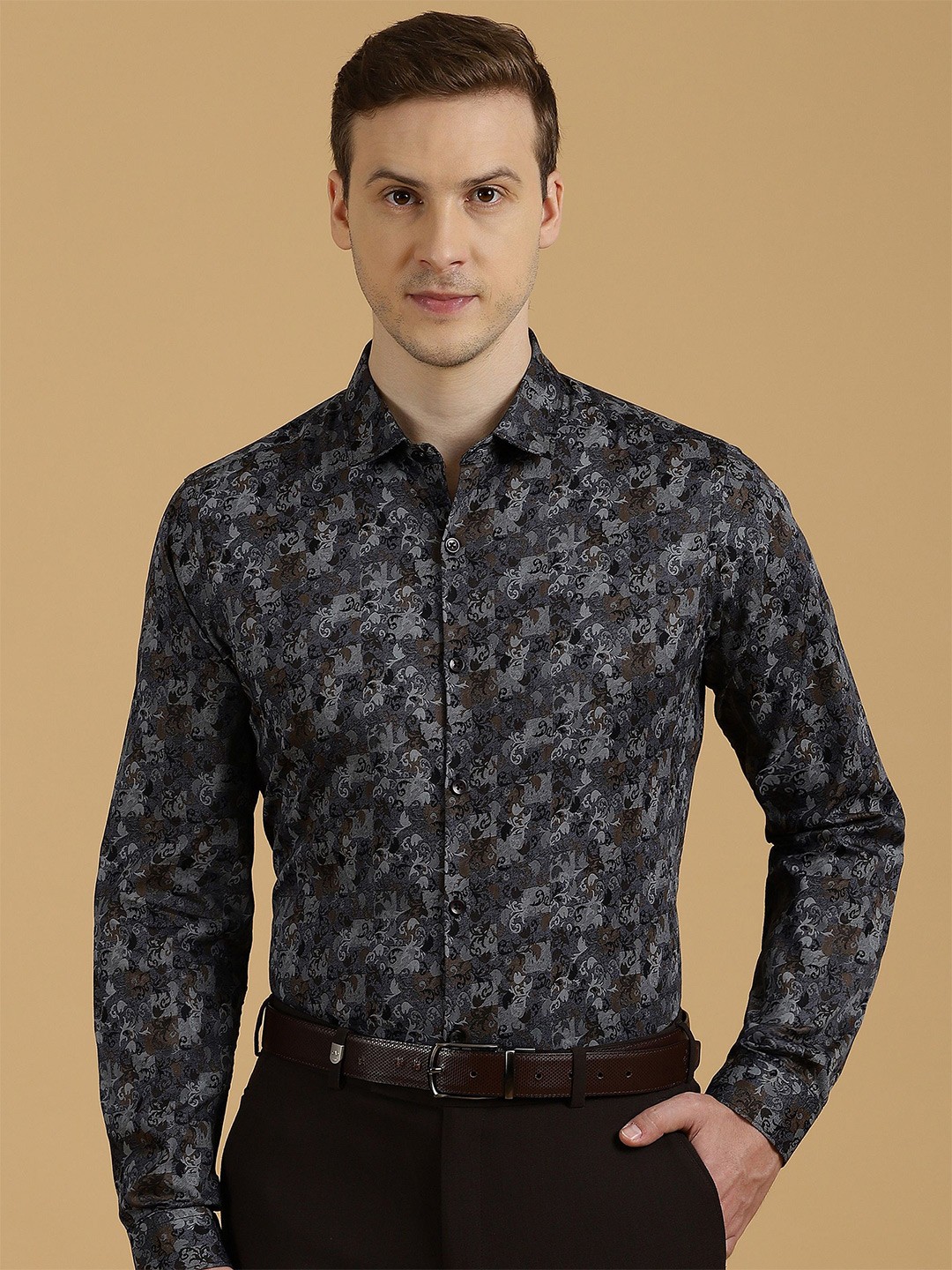

Gavin Paris Men Classic Floral Printed Spread Collar Semiformal Shirt, Grey