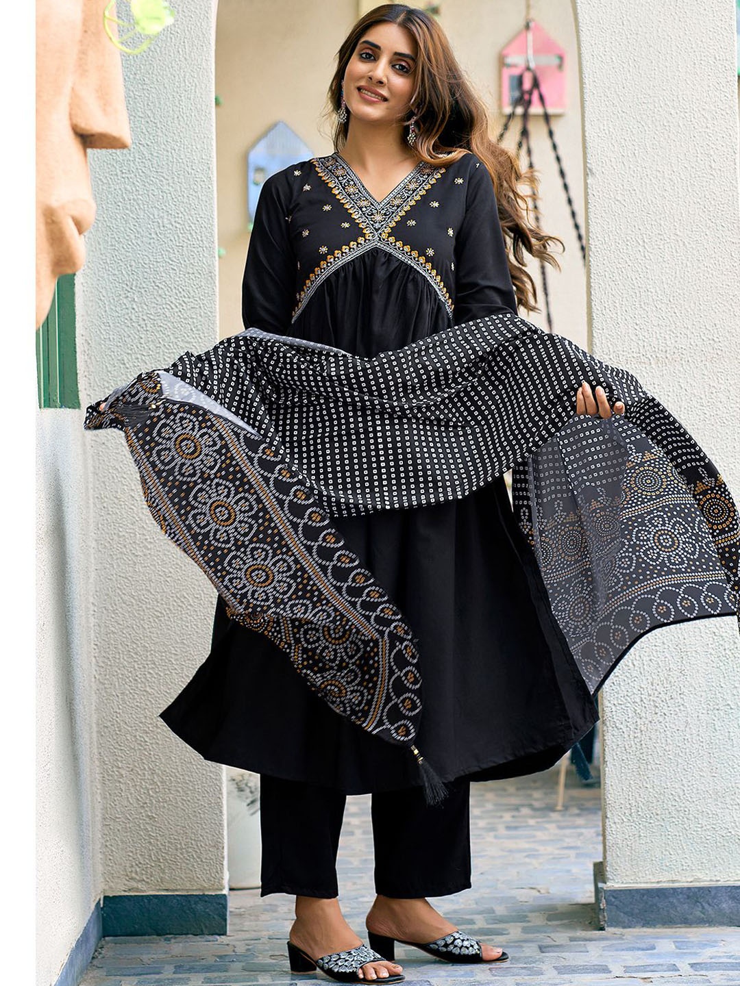 

SKYLEE Black Ethnic Motifs Embroidered Anarkali Kurta with Trousers & With Dupatta