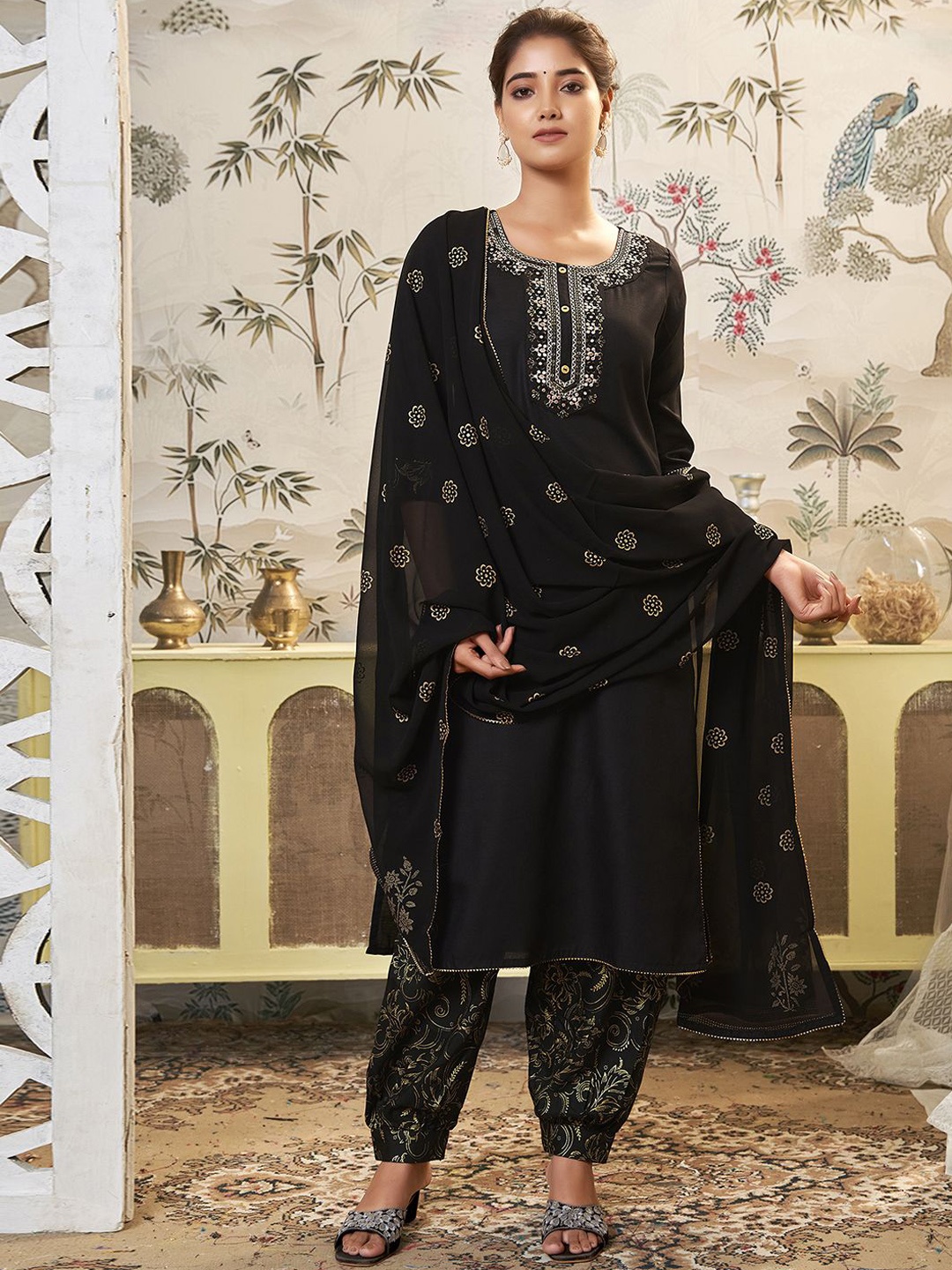 

SKYLEE Black Ethnic Motifs Yoke Design Regular Straight Kurta with Salwar & With Dupatta