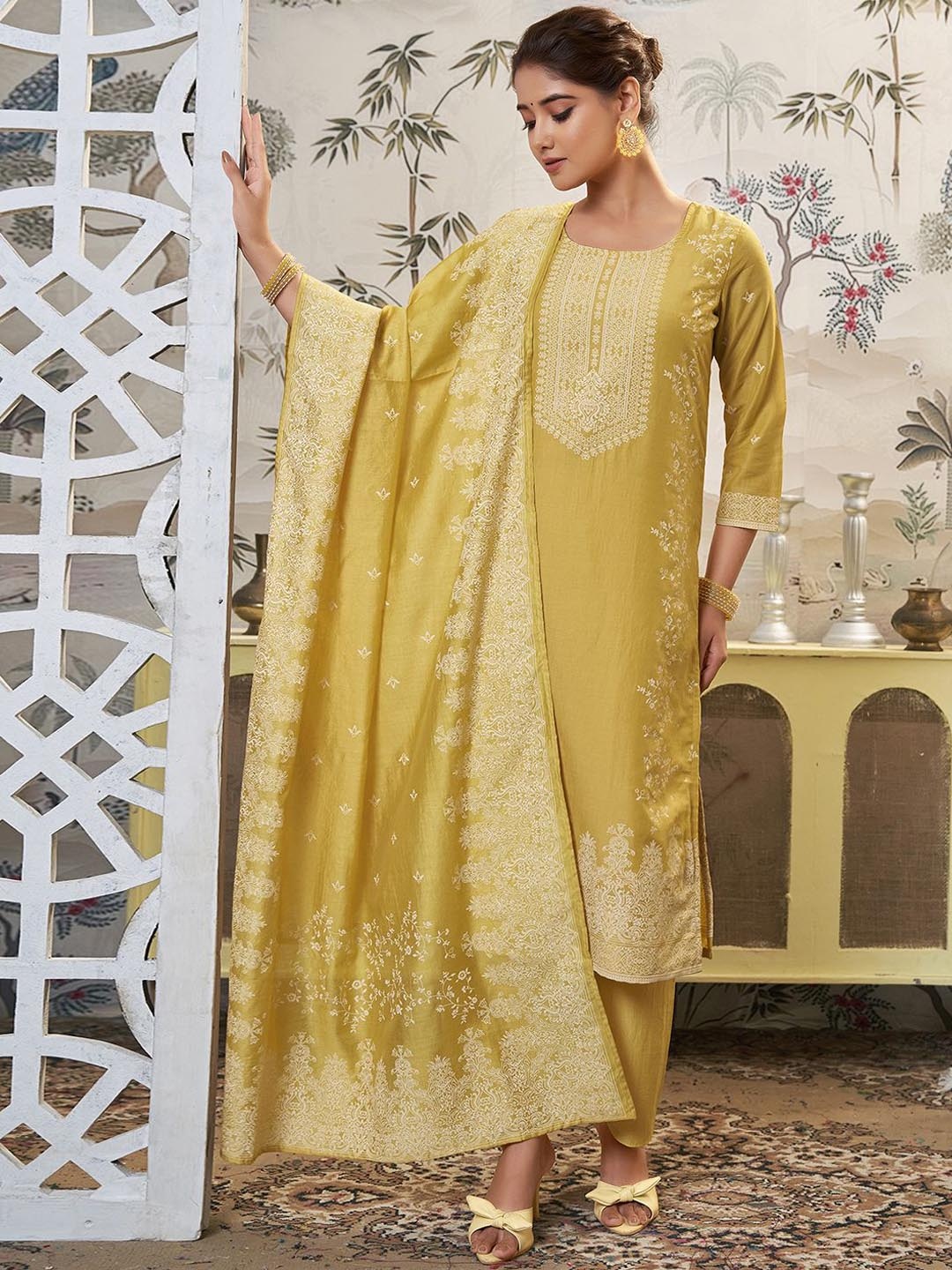 

SKYLEE Yellow Ethnic Motifs Printed Regular Kurta with Trousers & With Dupatta