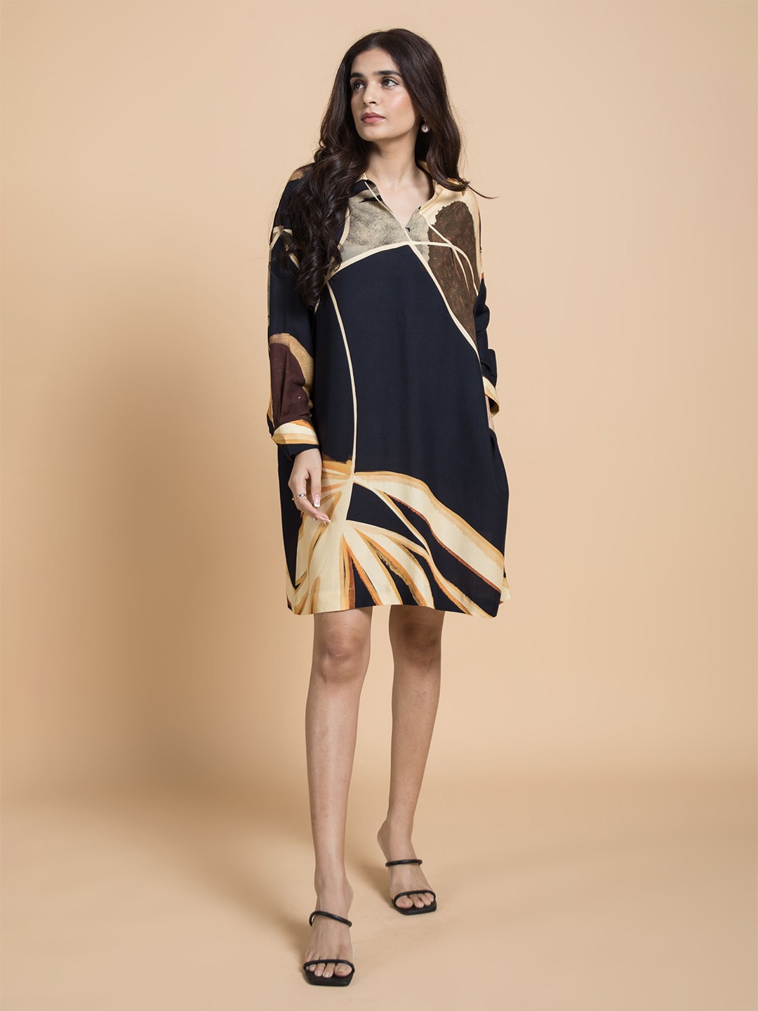 

Vedika M Women Abstract Midi Dress, Black
