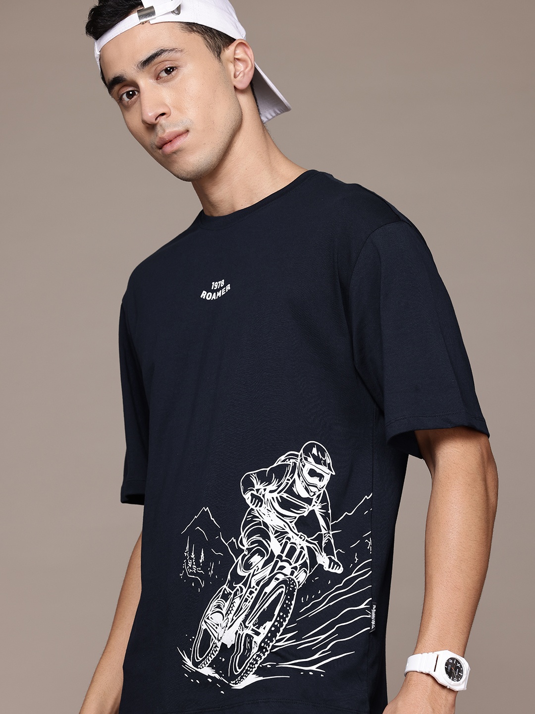 

The Roadster Lifestyle Co. Men Printed Pure Cotton Relaxed Fit T-shirt, Navy blue