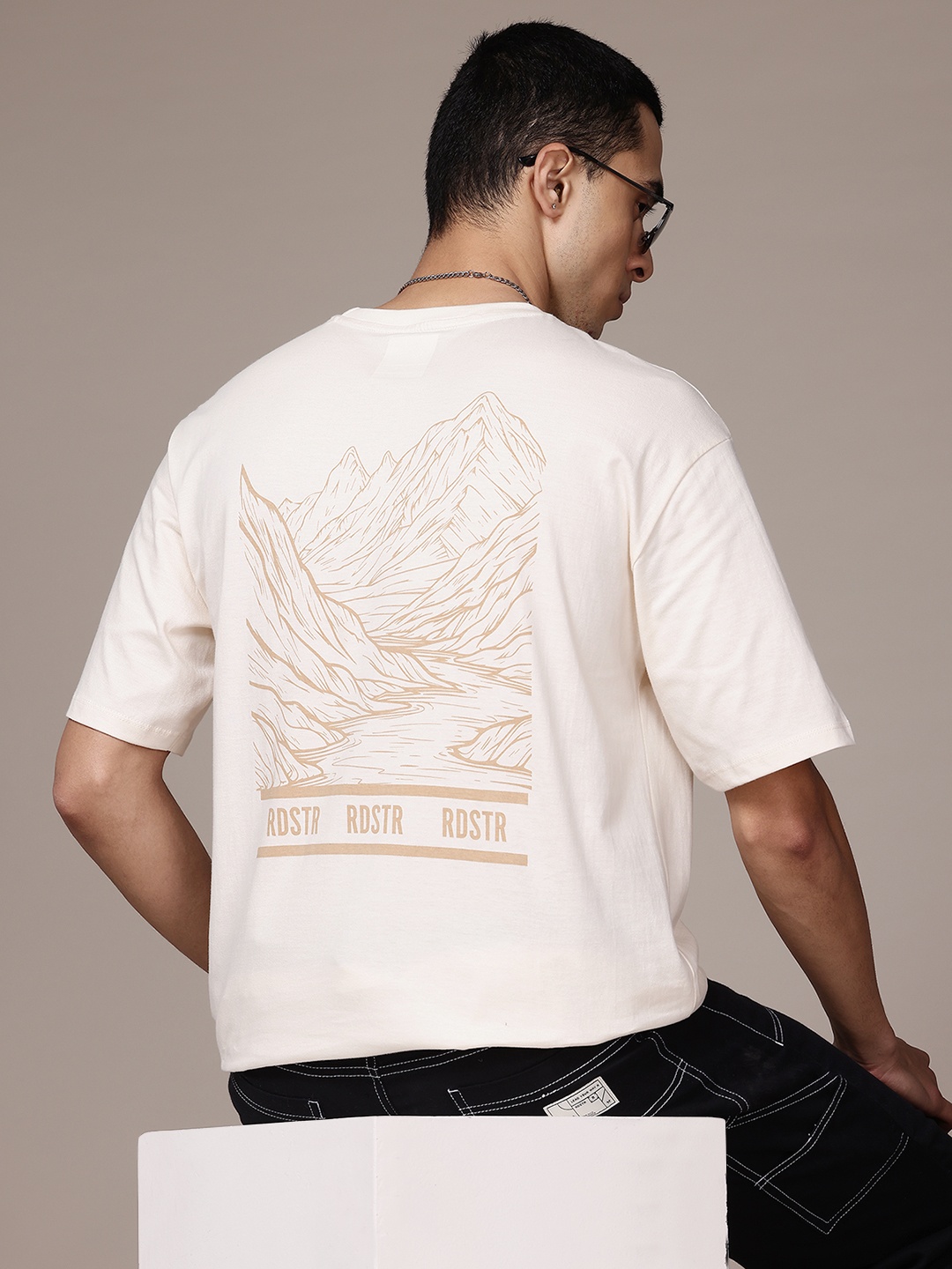 

The Roadster Lifestyle Co. Graphic Printed Relaxed Fit T-shirt, Off white