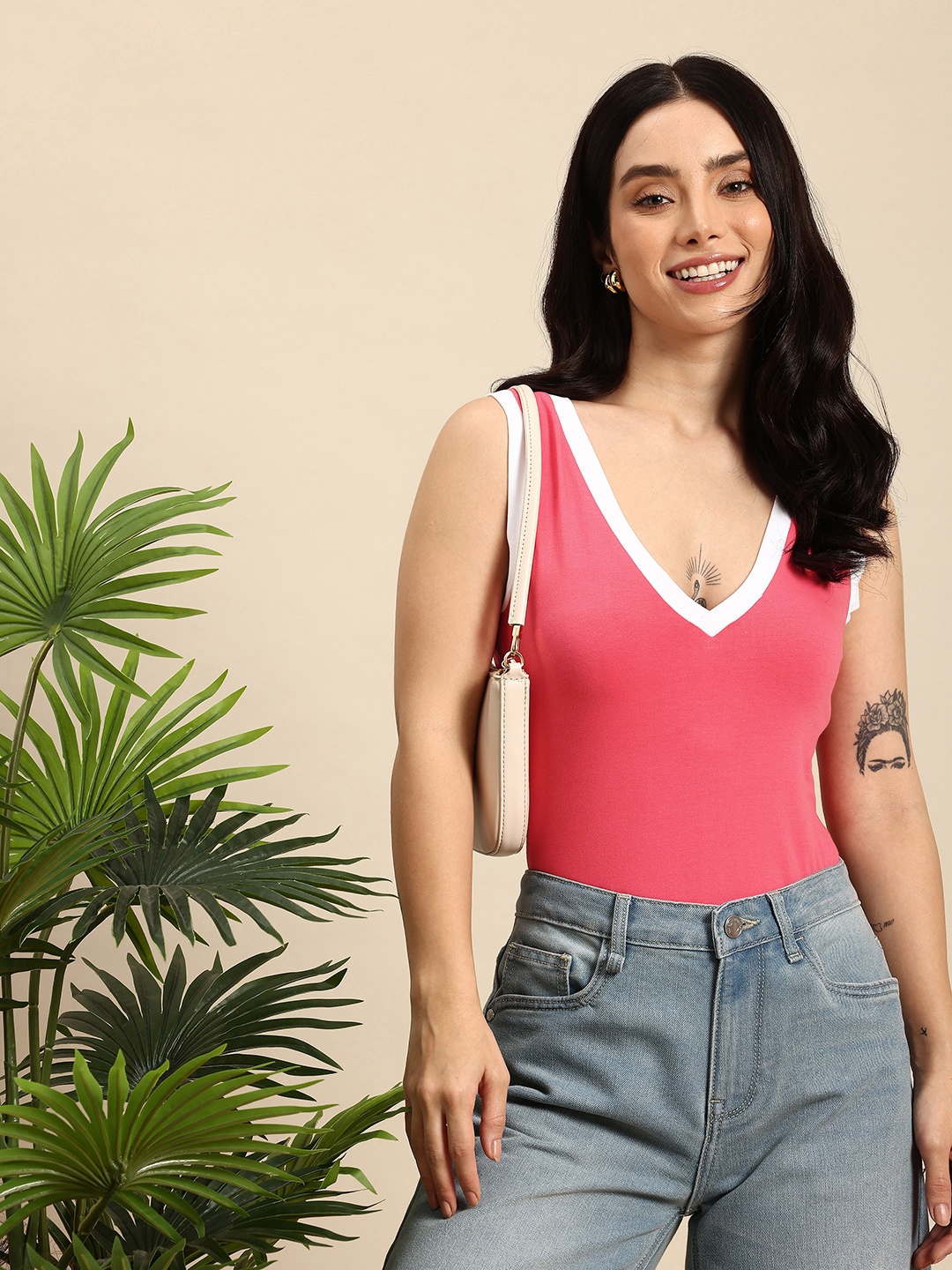 

Mast & Harbour V-Neck Sleeveless Bodysuit, Pink