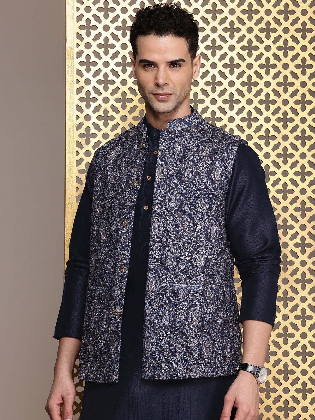 

House of Pataudi Band Collar Regular Jashn Kurta with Churidar, Navy blue