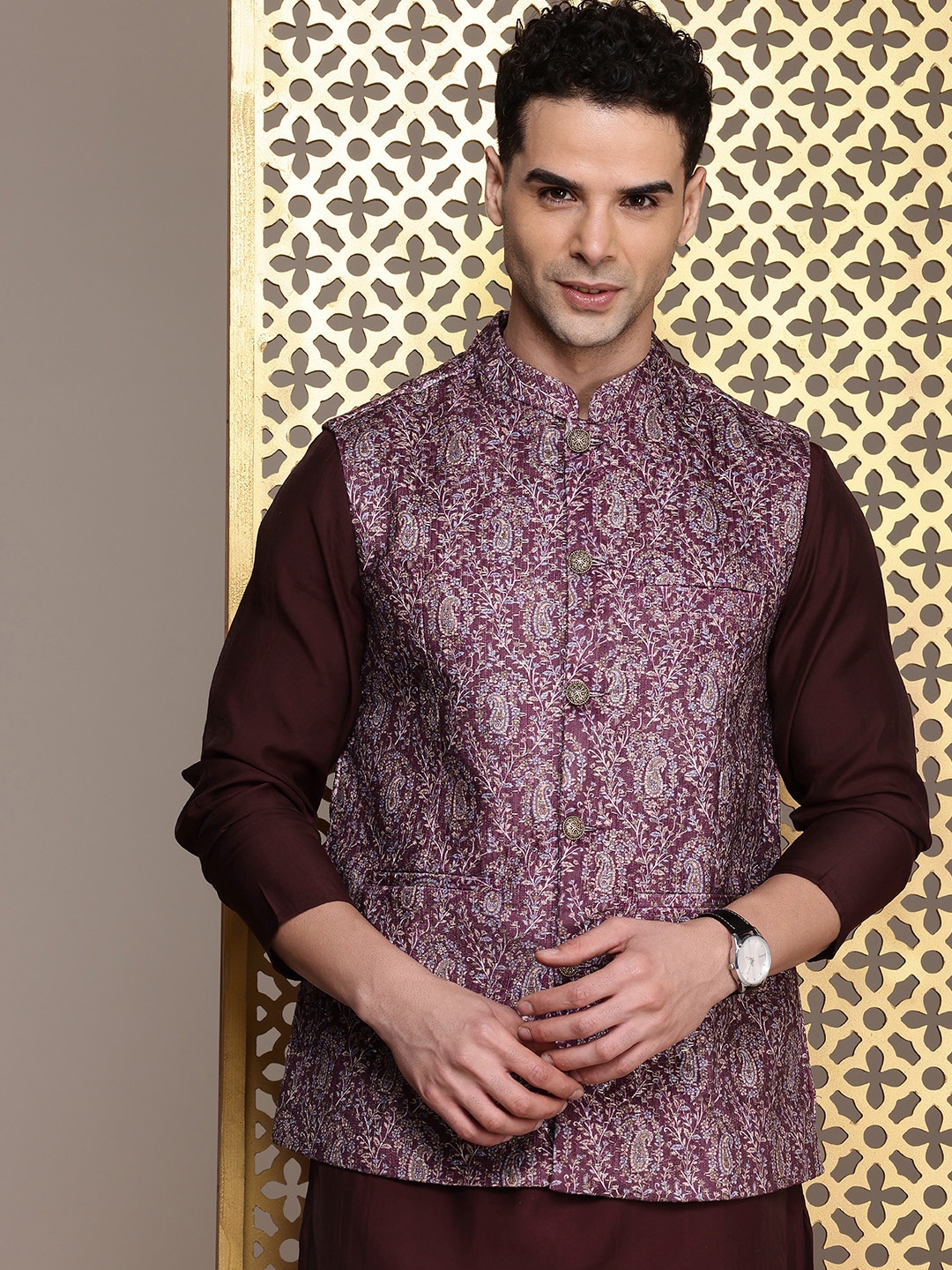

House of Pataudi Band Collar Regular Jashn Kurta with Churidar, Maroon