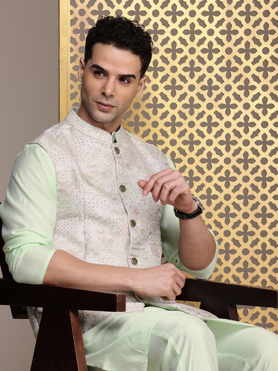 

House of Pataudi Band Collar Regular Jashn Kurta with Churidar, Green
