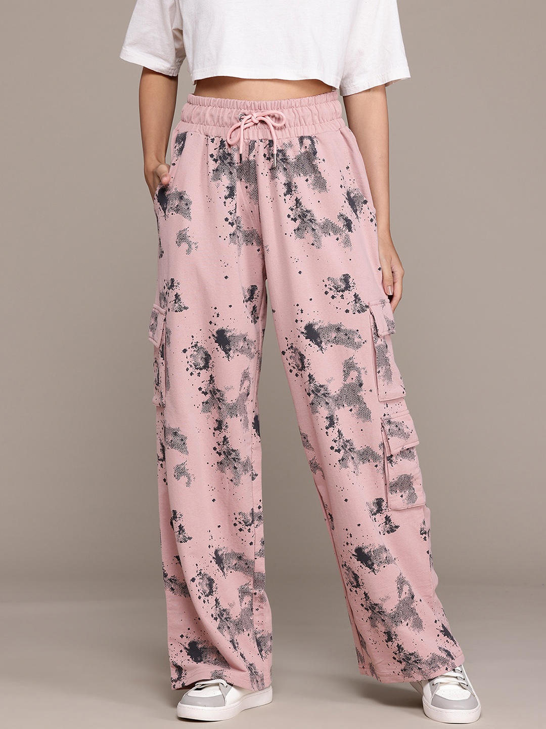 

The Roadster Lifestyle Co. Women Printed Cargo Style Track Pants, Pink