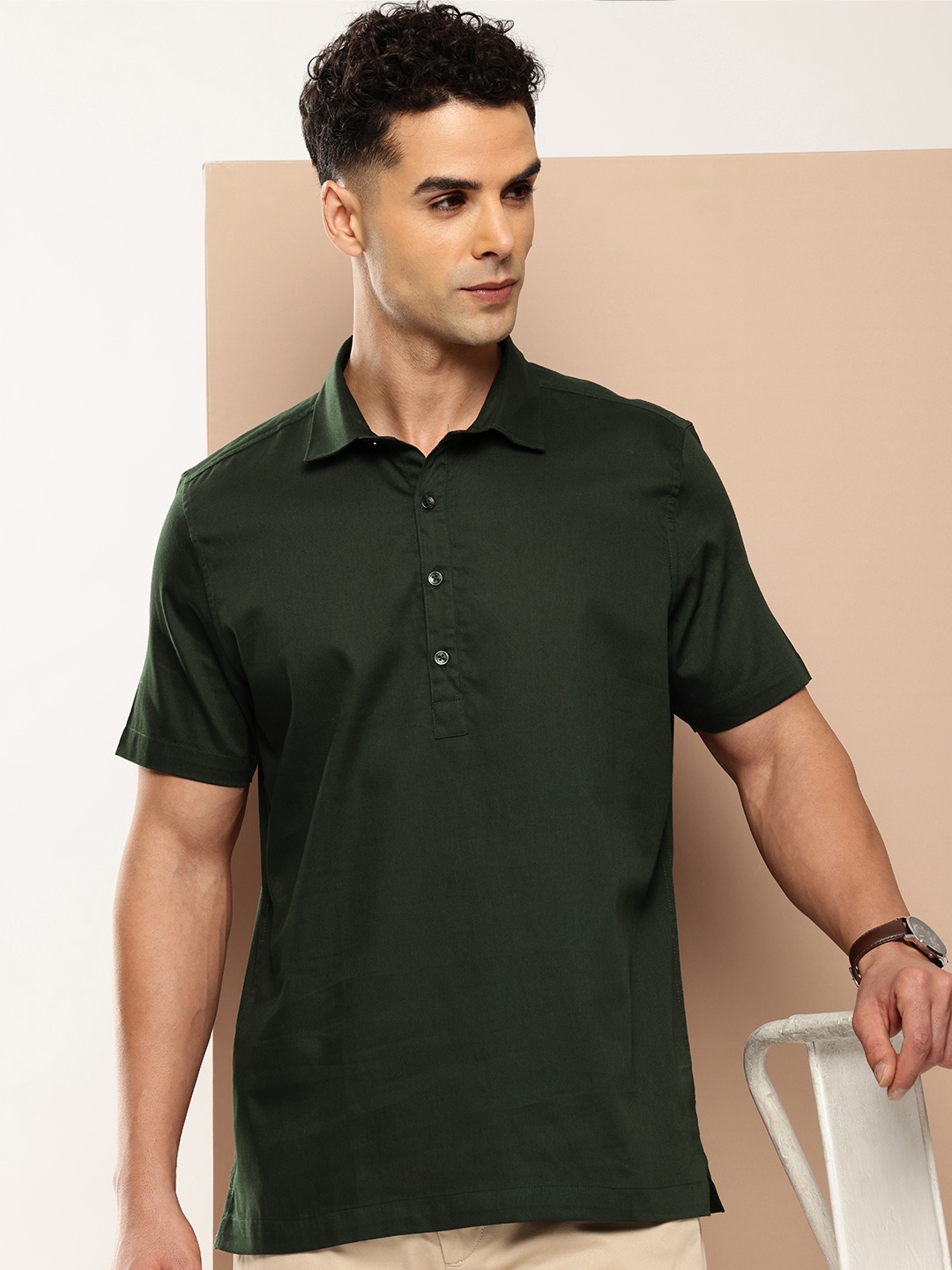 

INVICTUS Men Solid Pure Cotton Slim Fit Casual Shirt, Green