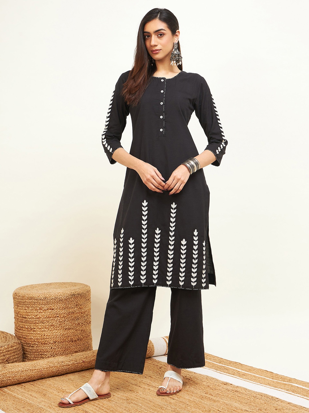 

STADO Round Neck Regular Straight Kurta with Trousers, Black
