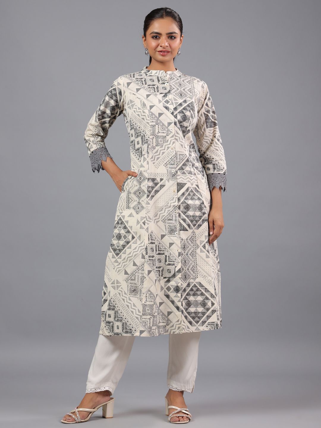 

Amchoor Women Geometric Printed Kurta, Grey