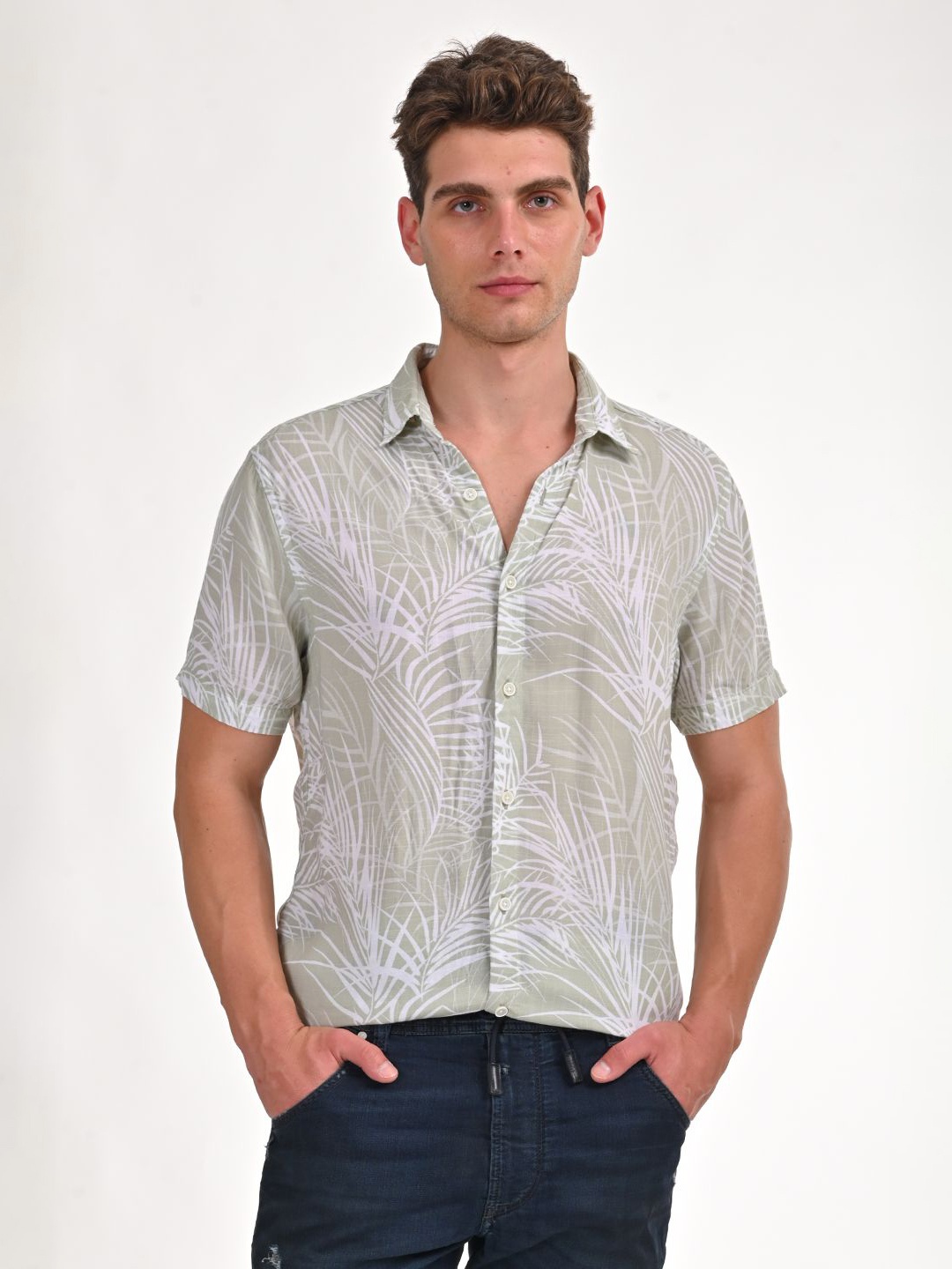 

POE Men Smart Slim Fit Floral Printed Casual Shirt, Green