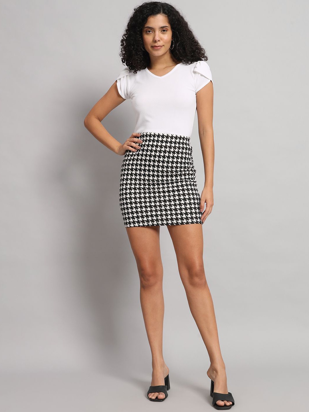 

Dream Beauty Fashion V-Neck Top With Printed Skirt, White