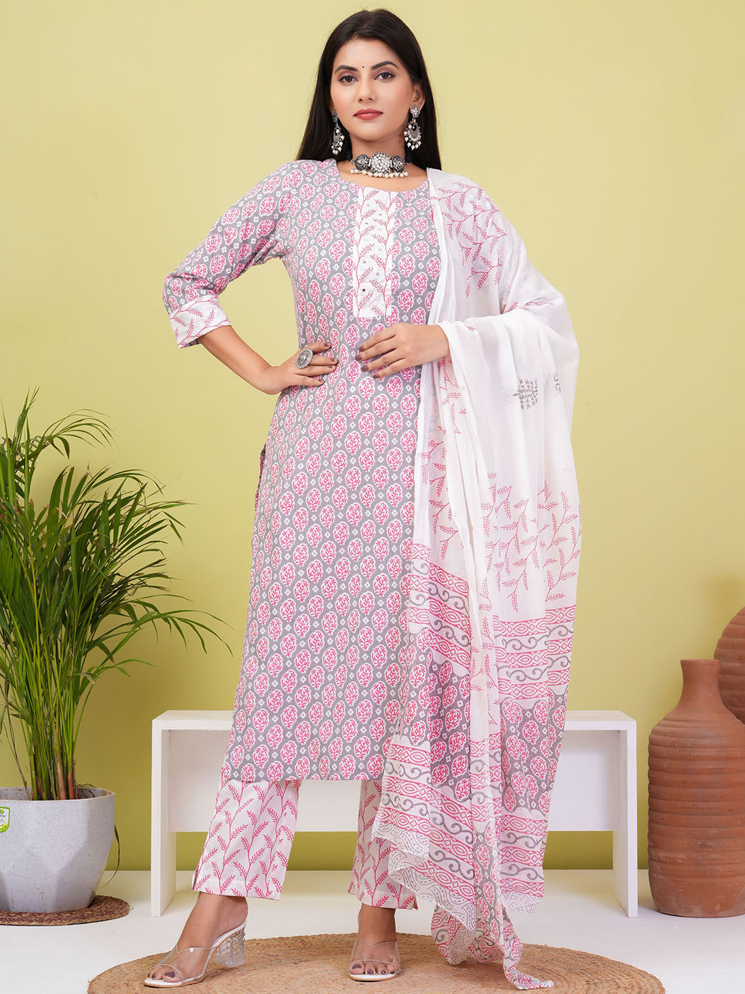 

ZOYOTO Floral Printed Sequinned Pure Cotton Straight Kurta With Trousers & Dupatta, Grey