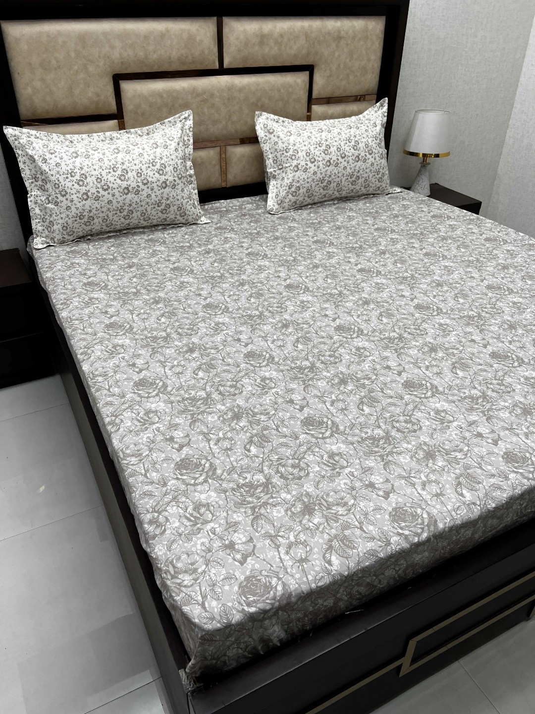 

Pure Decor Grey Printed Pure Cotton 380TC Fitted Super King Bedsheet With 2 Pillow Covers