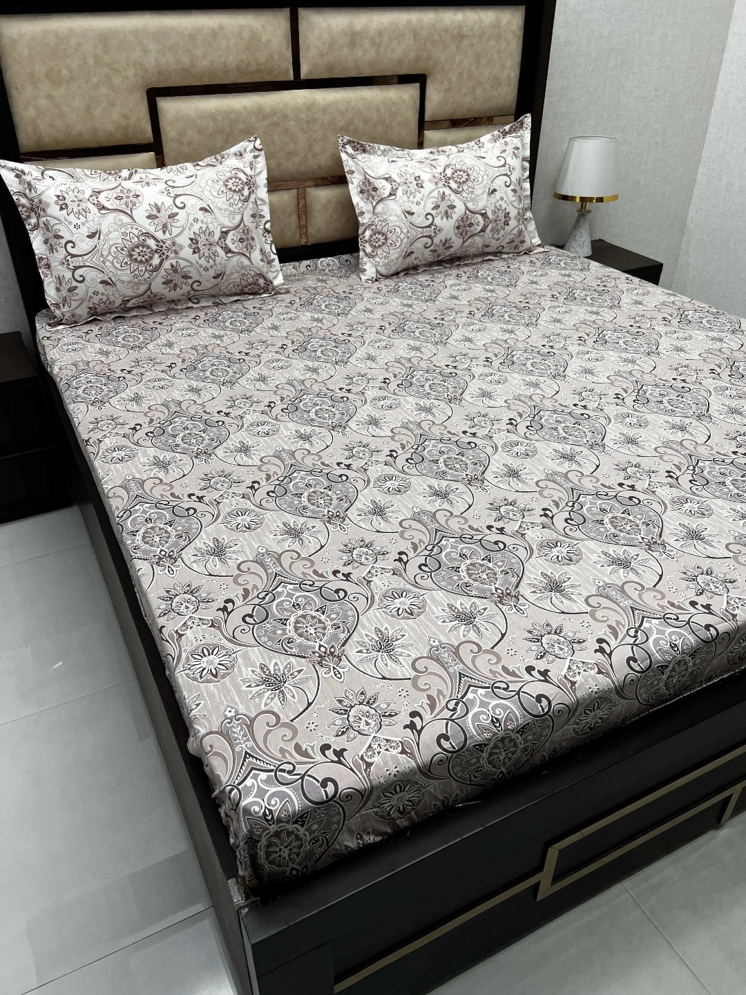 

Pure Decor White Printed Pure Cotton 380TC Fitted Super King Bedsheet With 2 Pillow Covers