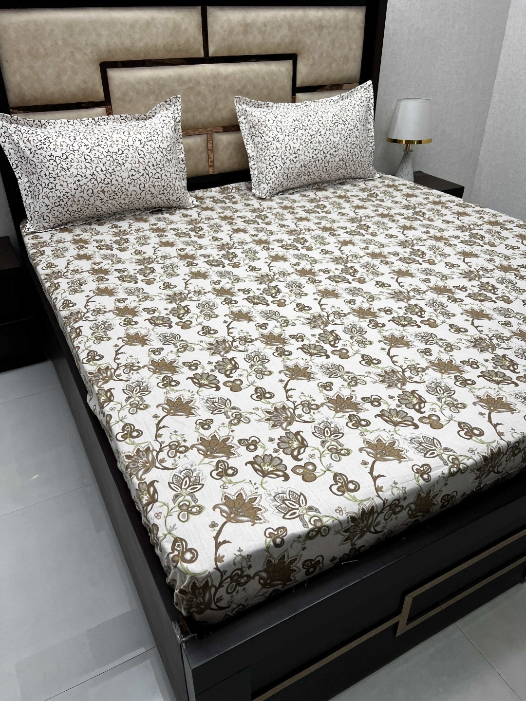 

Pure Decor Brown Printed Pure Cotton 380TC Fitted Super King Bedsheet With 2 Pillow Covers