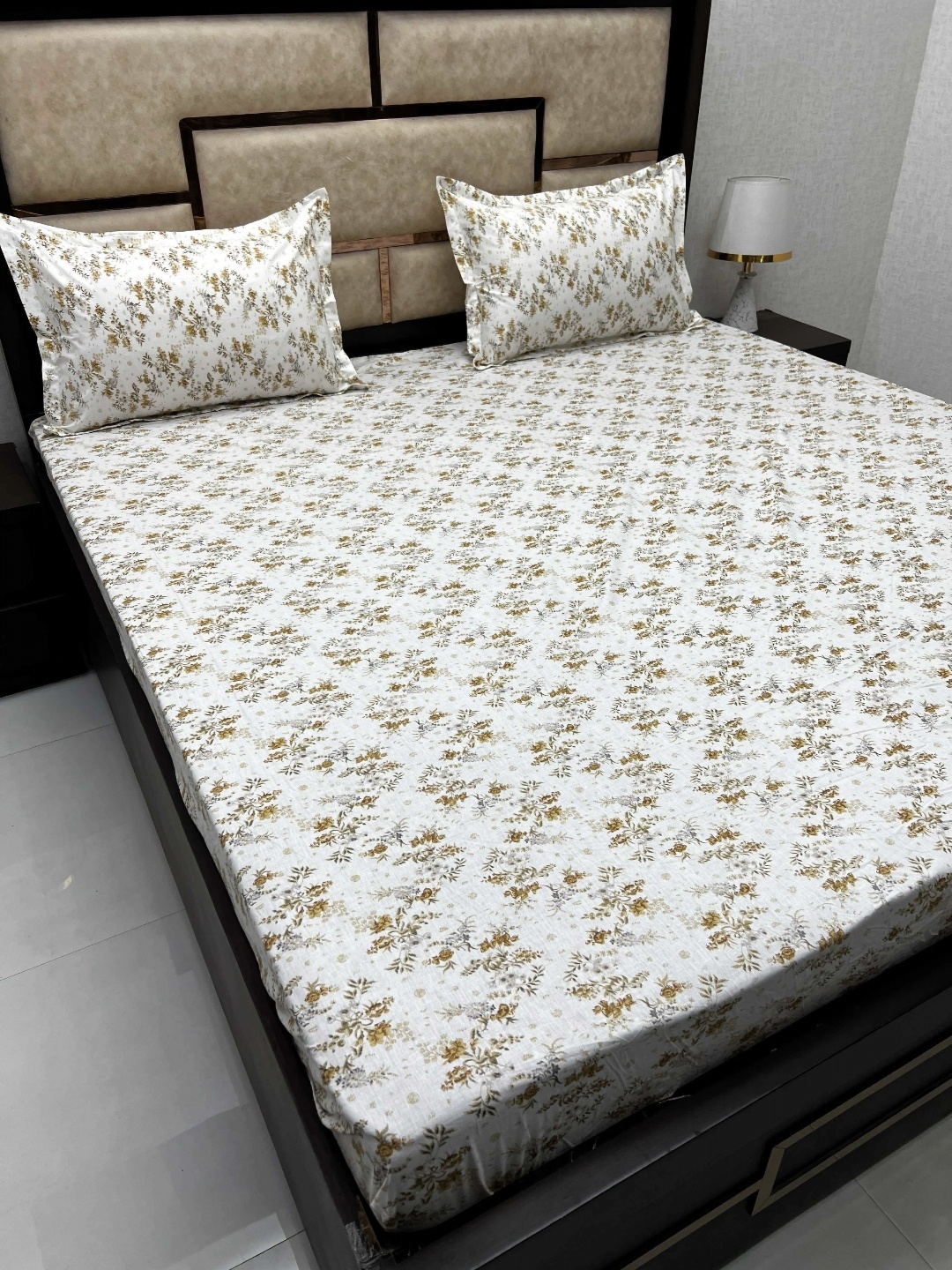 

Pure Decor White Printed Pure Cotton 380TC Fitted Super King Bedsheet With 2 Pillow Covers