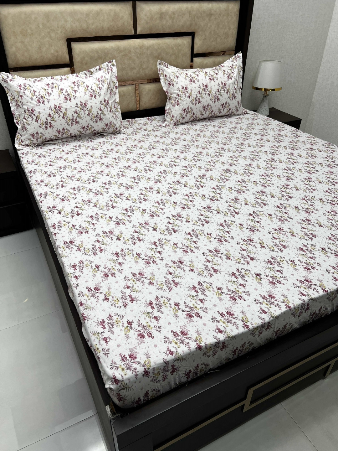 

Pure Decor White Printed Pure Cotton 380TC Fitted Super King Bedsheet With 2 Pillow Covers