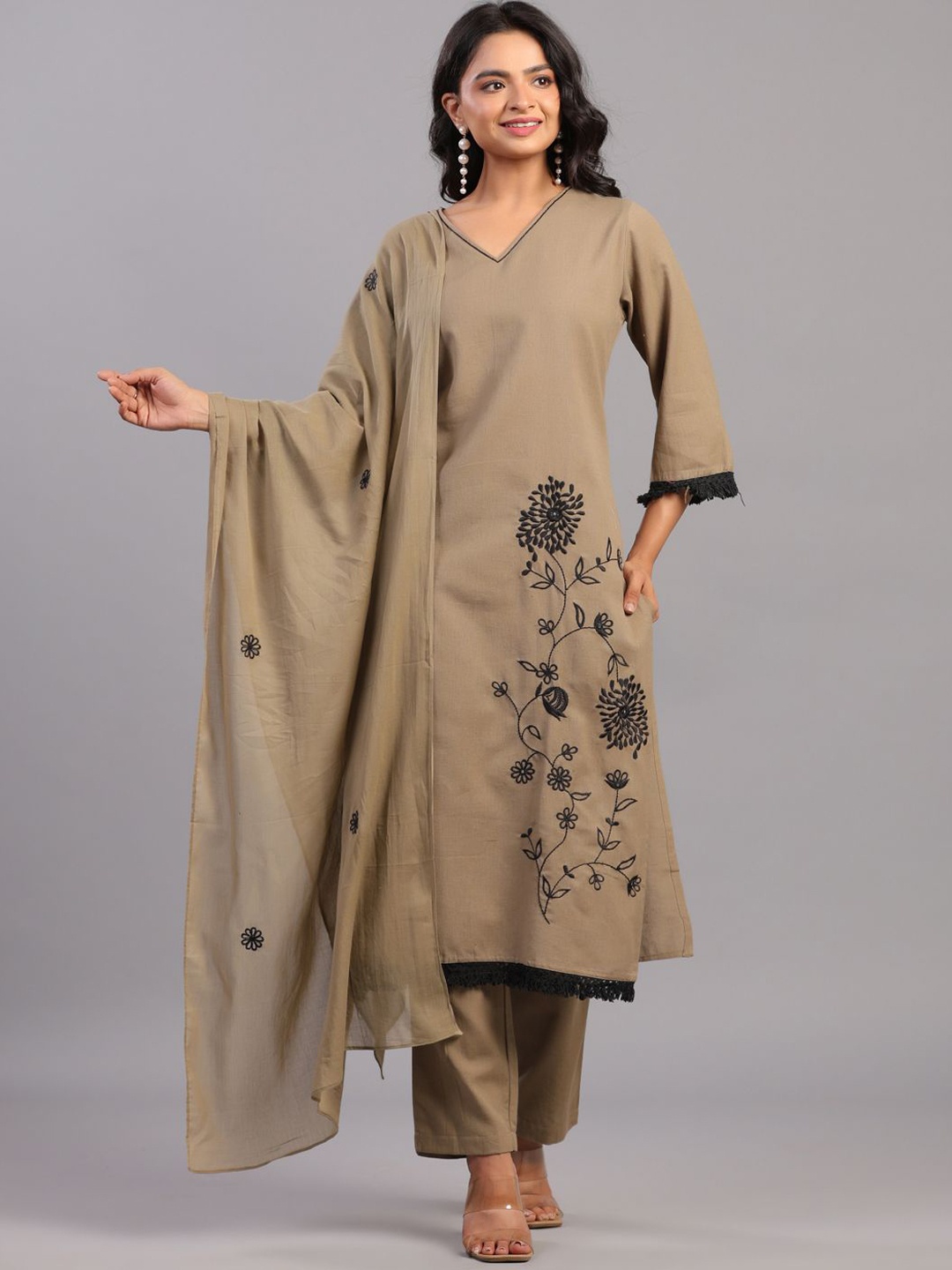 

Amchoor Floral Embroidered Regular Thread Work Kurta With Trousers & Dupatta, Olive