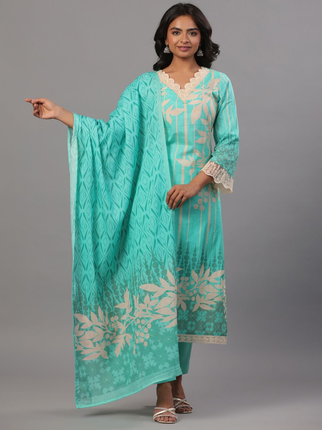

Amchoor Floral Printed Regular Sequinned Kurta With Trousers & Dupatta, Sea green