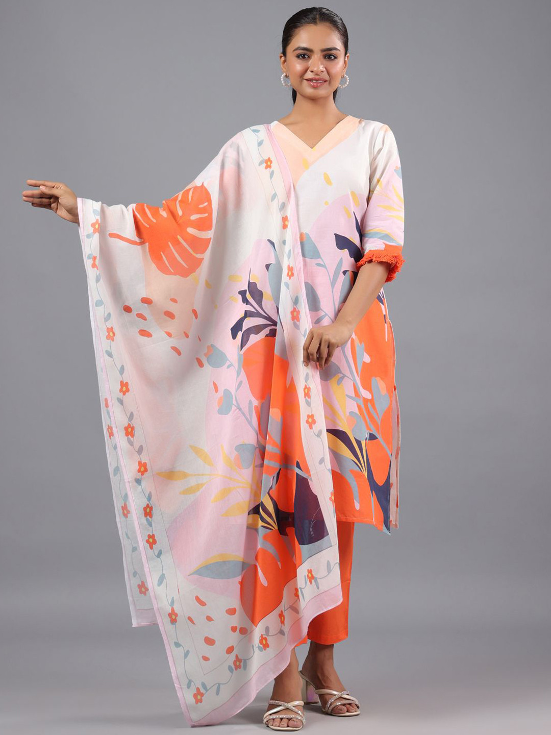 

Amchoor Floral Printed Regular Kurta With Trousers & Dupatta, White