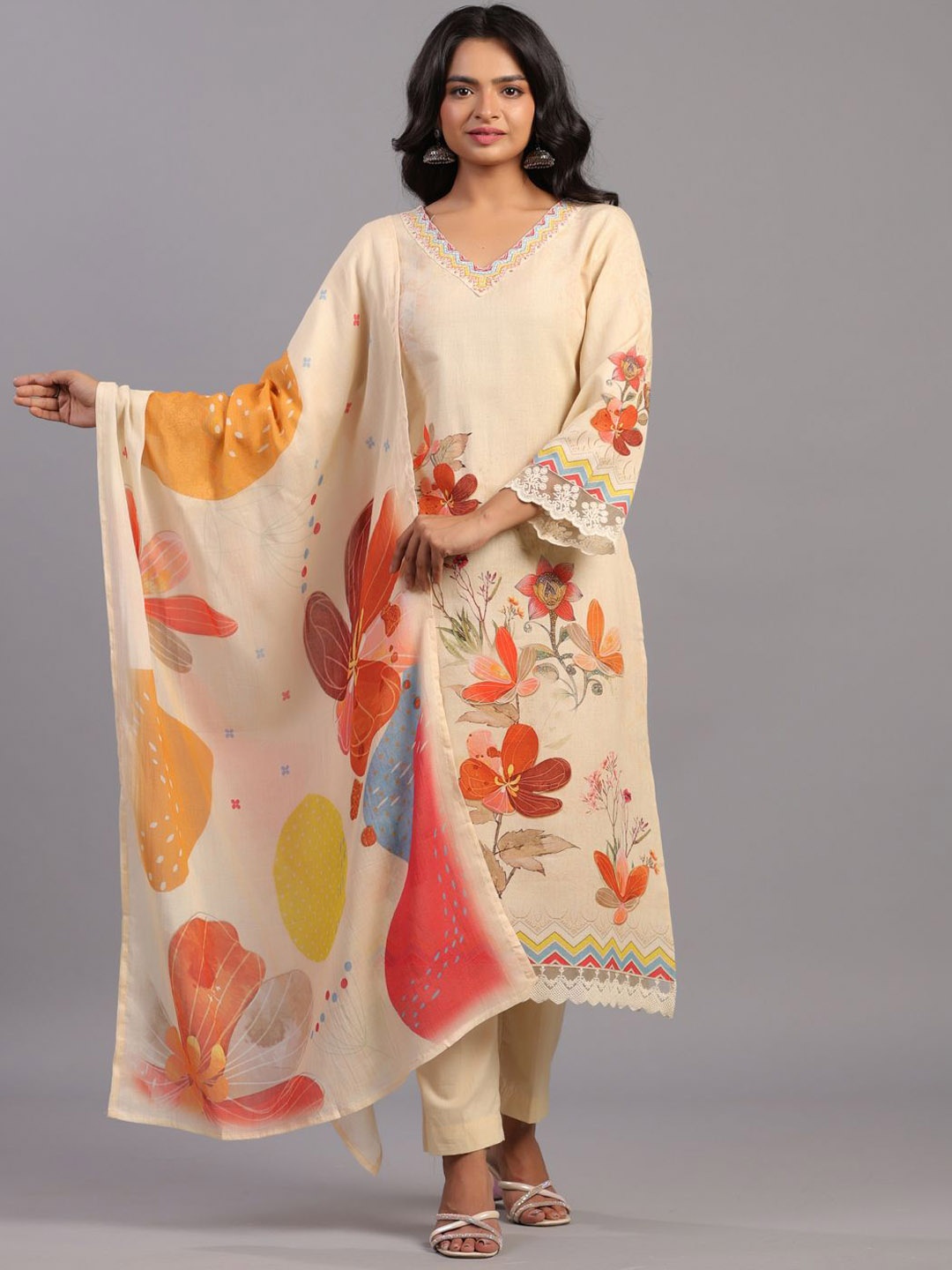 

Amchoor Floral Printed Straight Kurta With Trousers & Dupatta, Cream