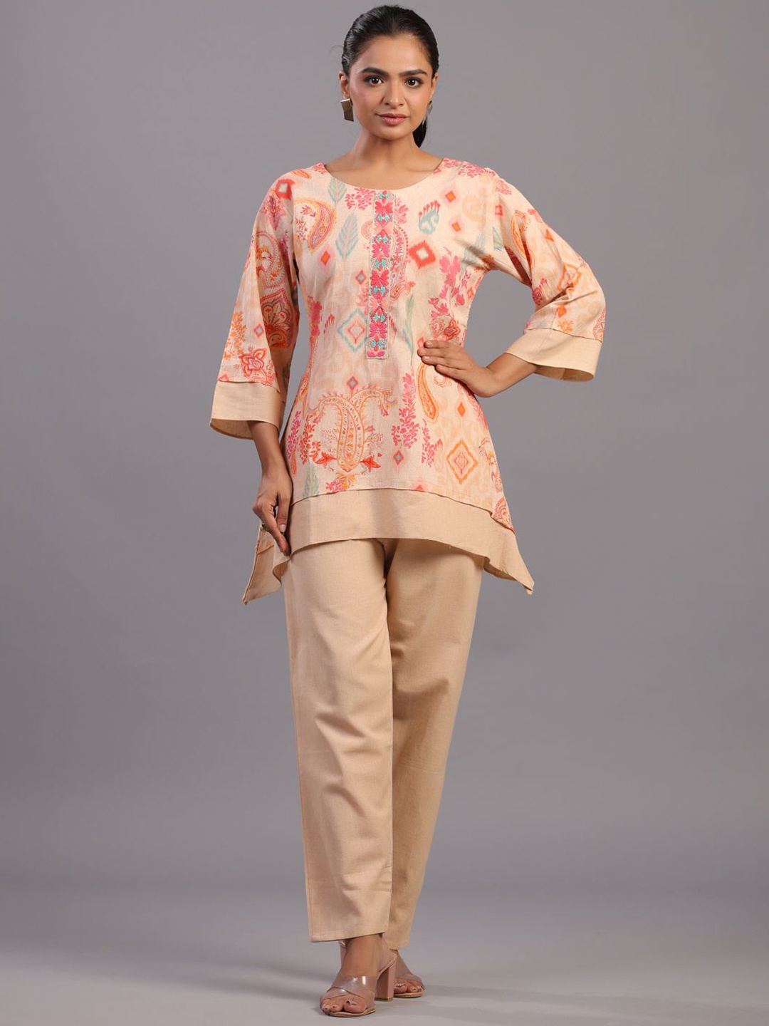 

Amchoor Floral Printed A-Line Kurti With Trousers & Dupatta, Peach