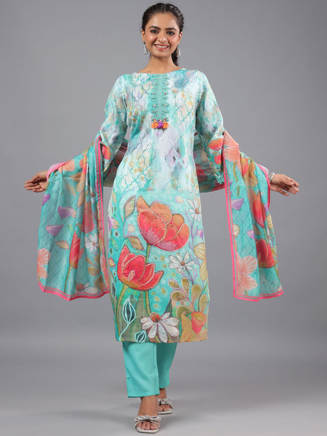 

Amchoor Floral Printed Beads and Stones Straight Kurta with Trousers & Dupatta, Sea green