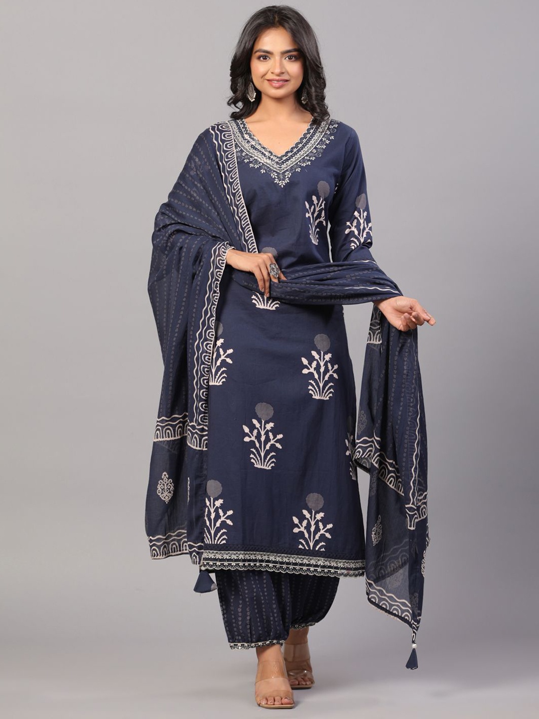 

Amchoor Floral Printed V-Neck Straight Kurta With Salwar & Dupatta, Blue