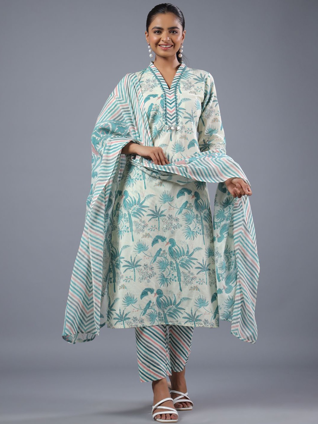 

Amchoor Floral Printed Regular Straight Kurta With Trousers & Dupatta, Cream