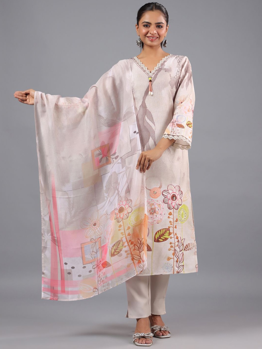 

Amchoor Floral Printed Regular Straight Kurta With Trousers & With Dupatta, Beige