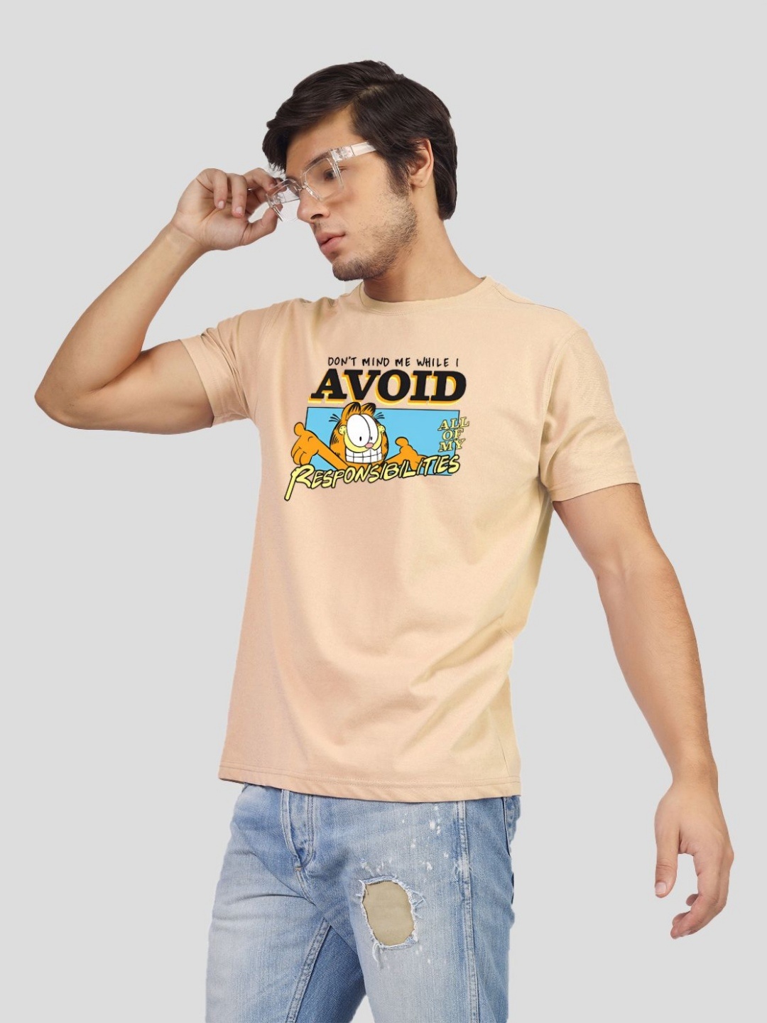 

Greylongg Men Garfield Graphic Printed Round Neck T-shirt, Beige