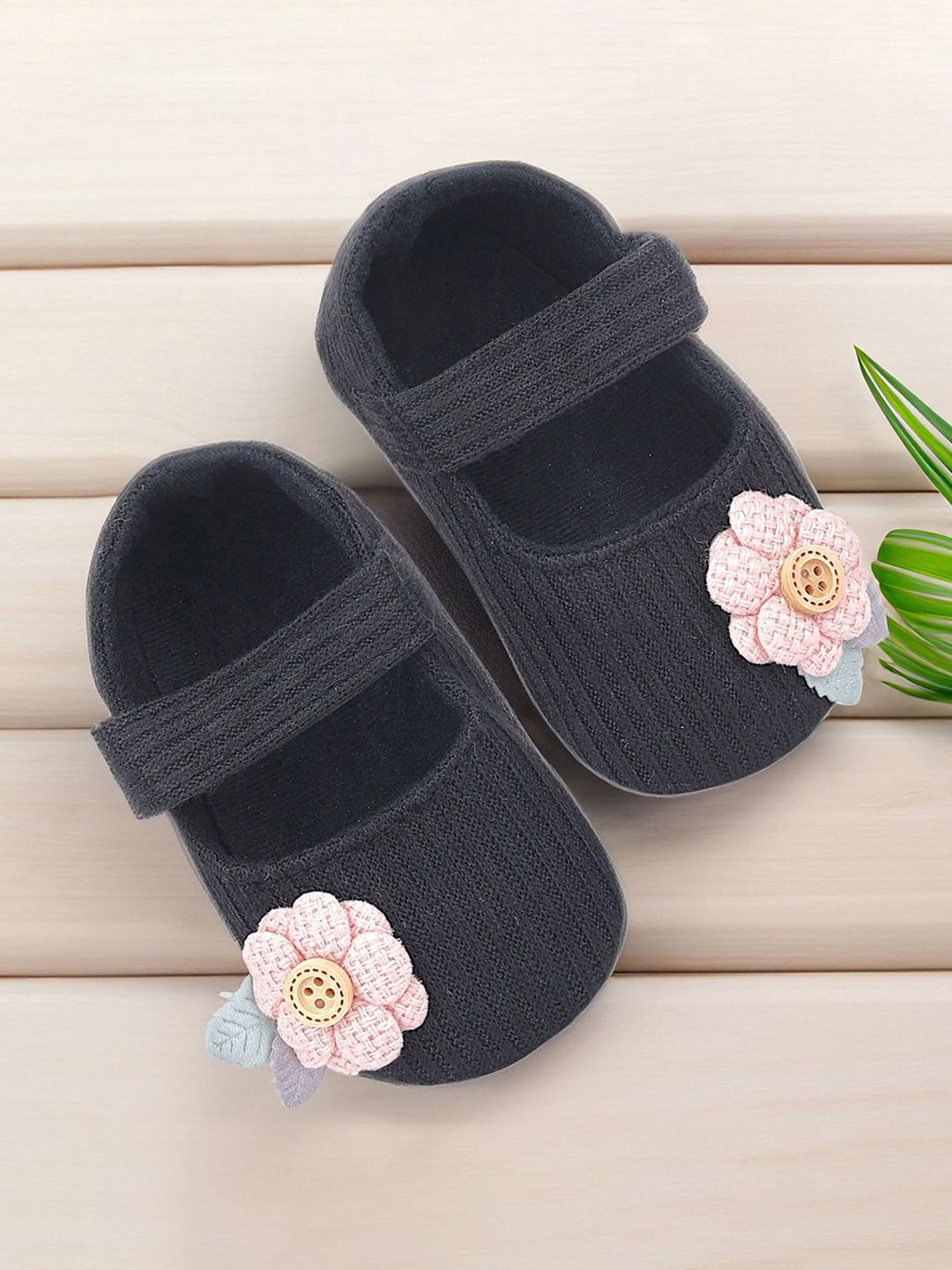 

Baby Moo Kids-Girls Floral Applique Cotton Booties, Black