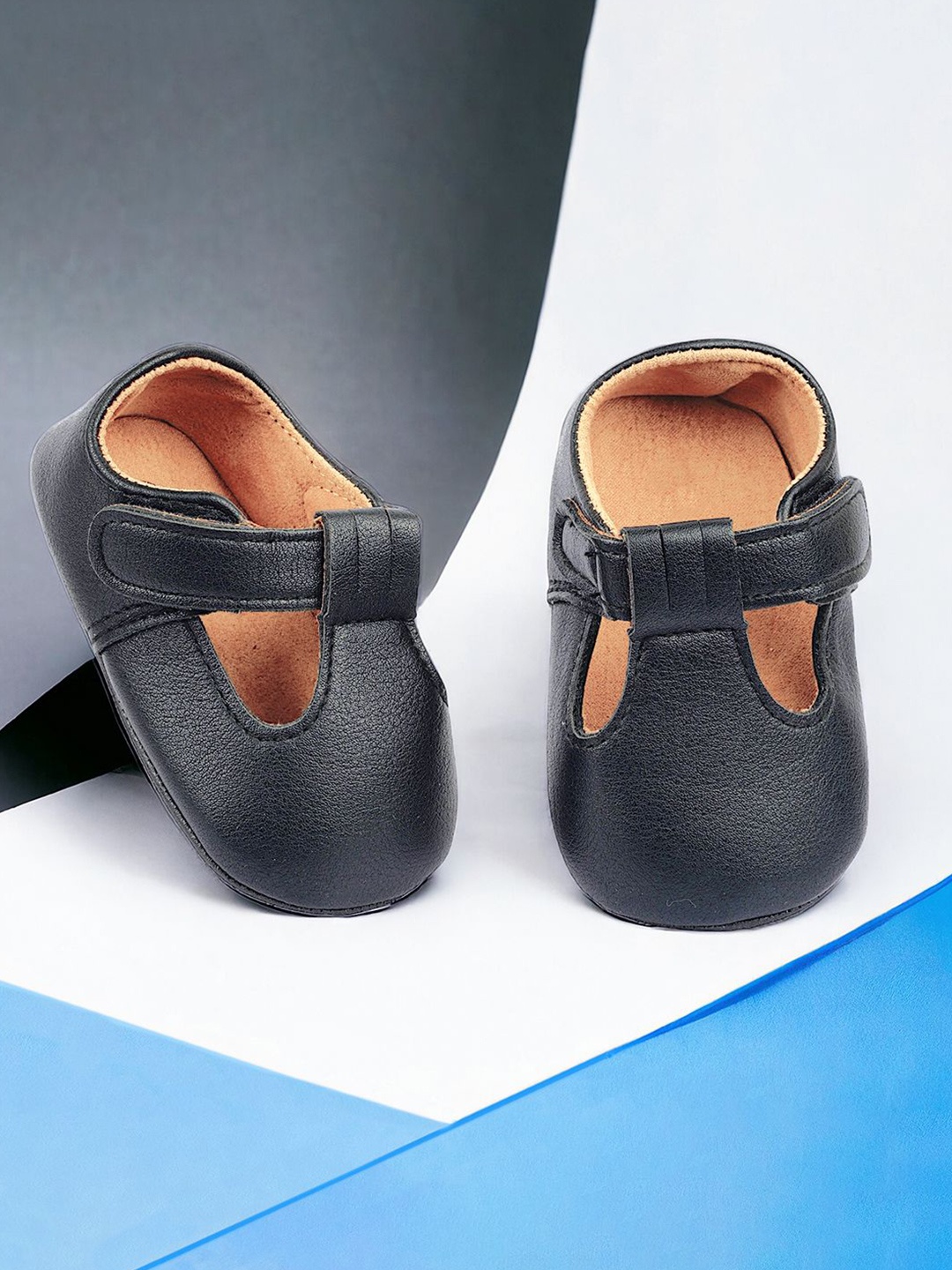 

Baby Moo Kids Round toe Booties, Black