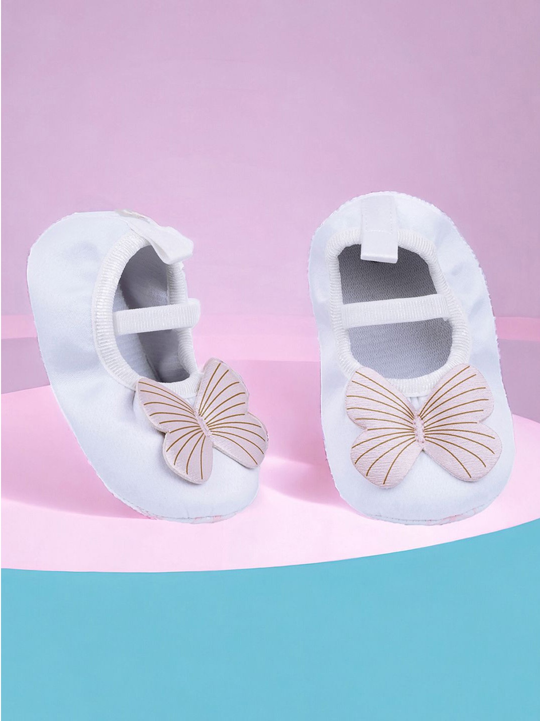 

Baby Moo Unisex Kids Cotton Booties, White