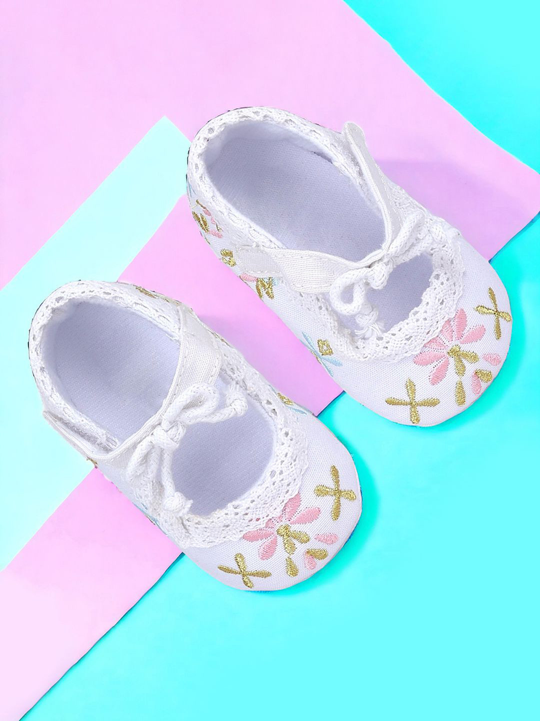 

Baby Moo Unisex Kids Cotton Booties, White