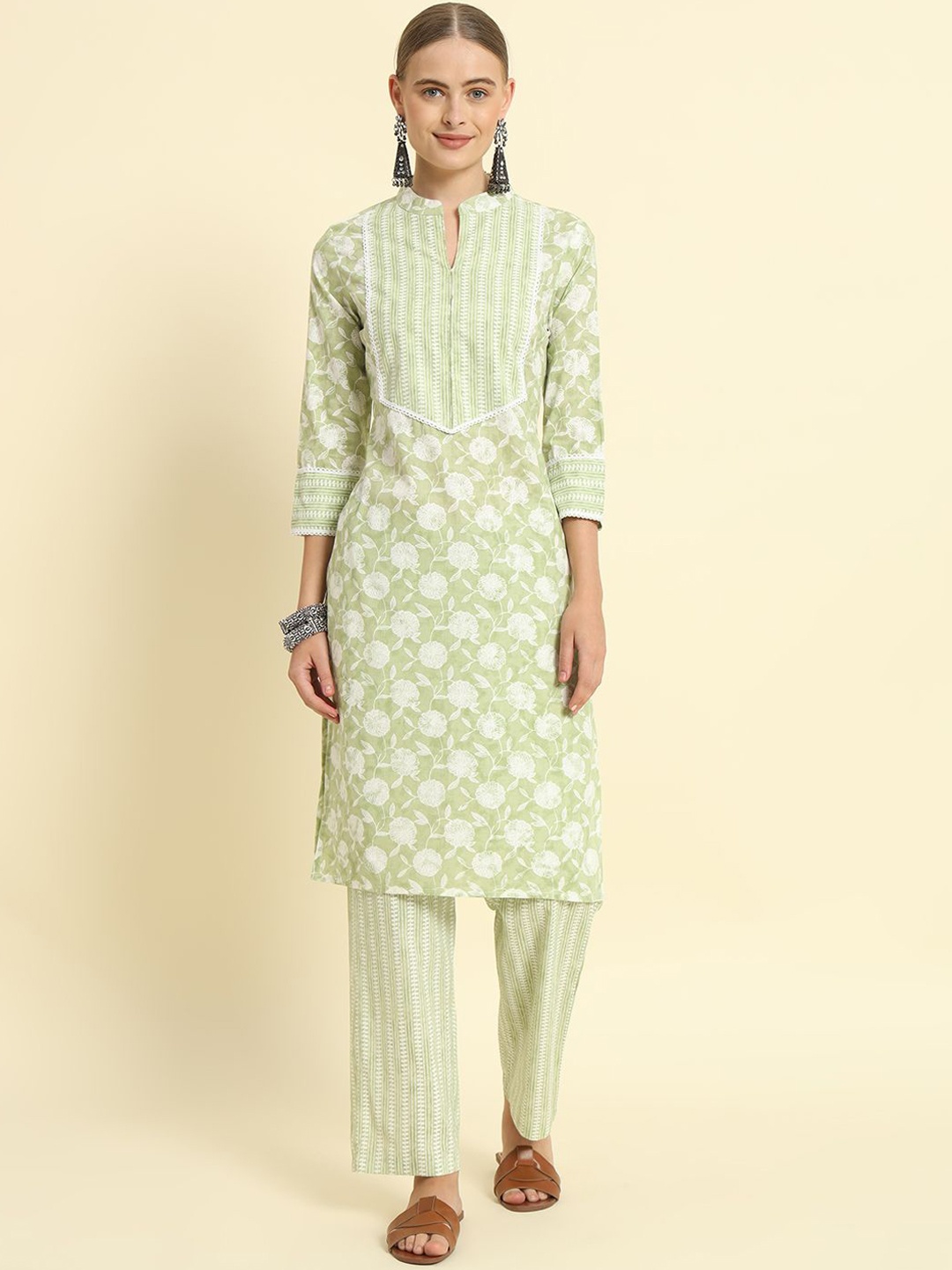 

KBZ Floral Printed Mandarin Collar Kurta with Trousers, Green