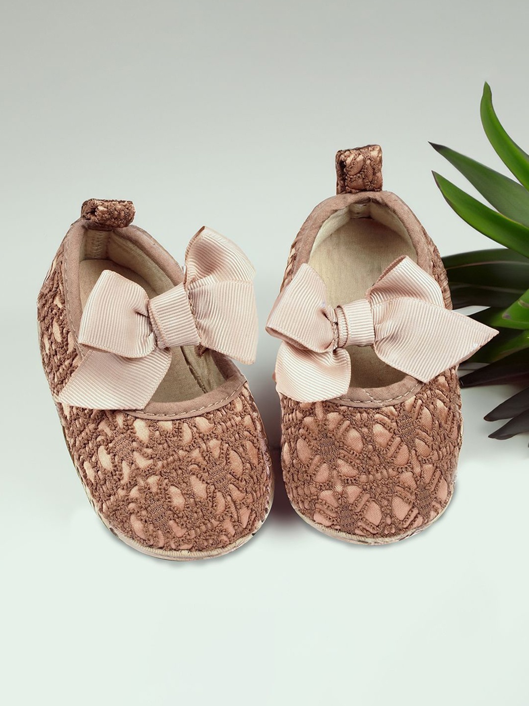 

Baby Moo Unisex Kids Cotton Booties, Gold