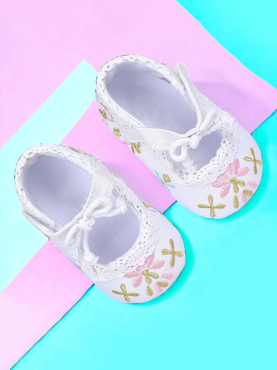 

Baby Moo Unisex Kids Cotton Booties, White