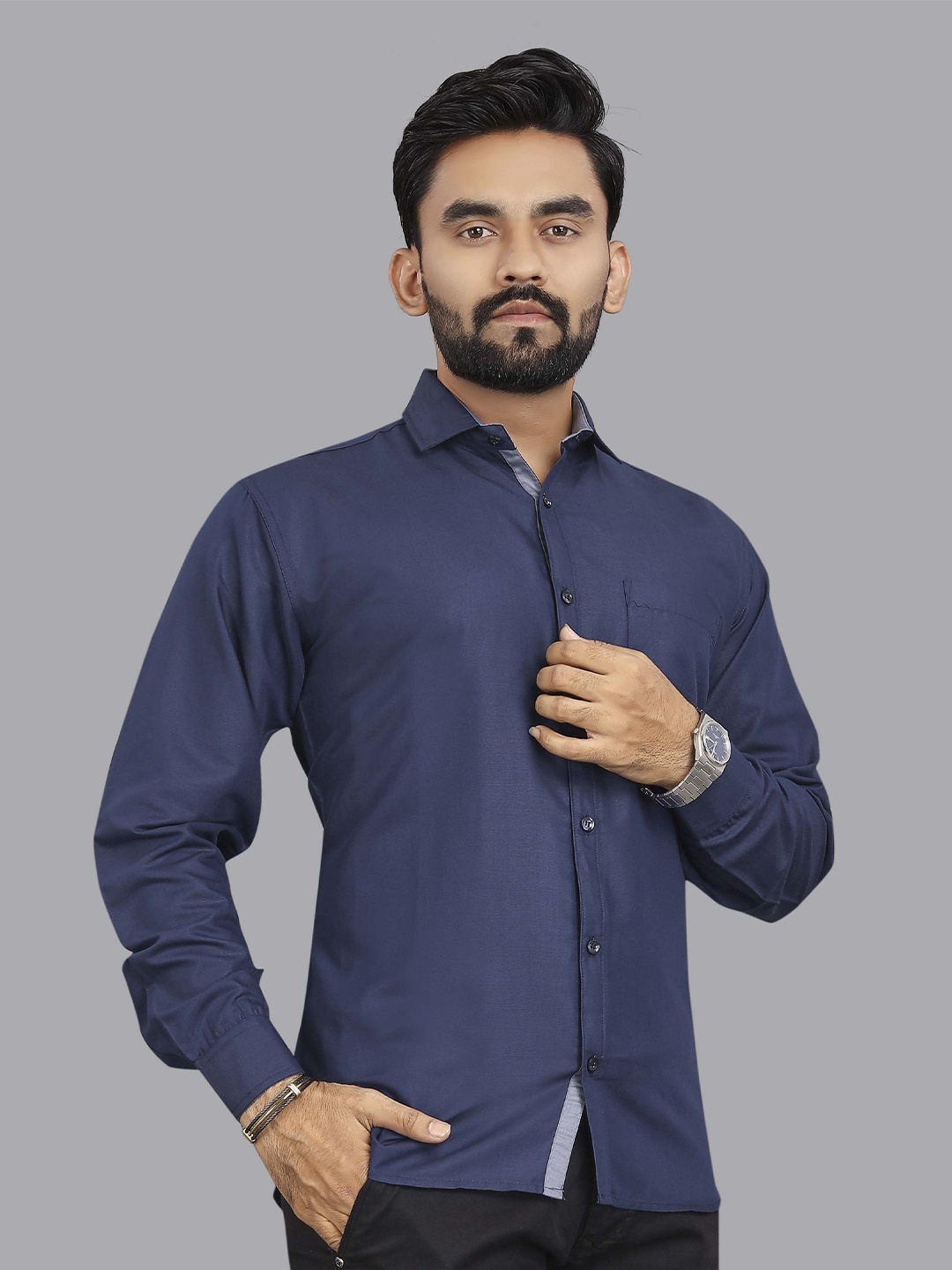 

ADWYN PETER Men New Solid Spread Collar Casual Shirt, Navy blue