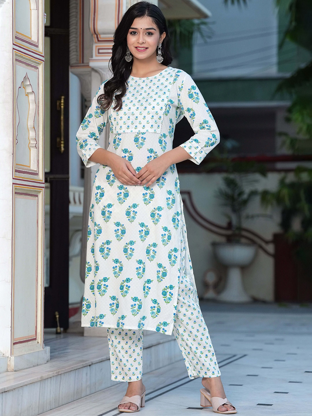 

BAESD Floral Printed Round Neck Regular Straight Kurta With Trousers, White