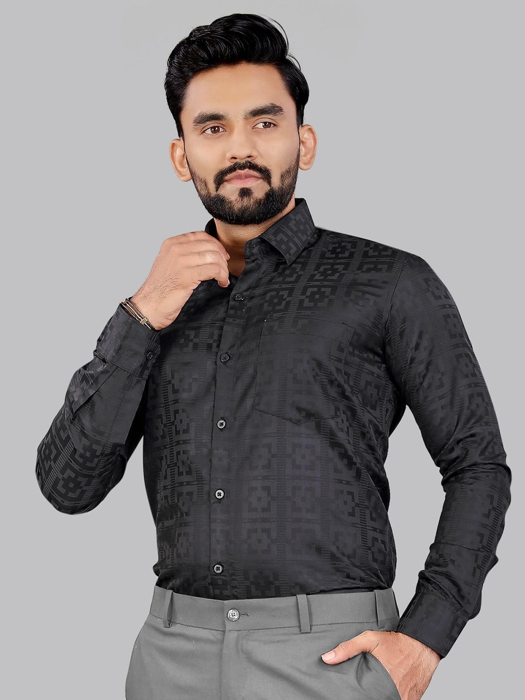 

ADWYN PETER Men New Geometric Printed Spread Collar Casual Shirt, Black