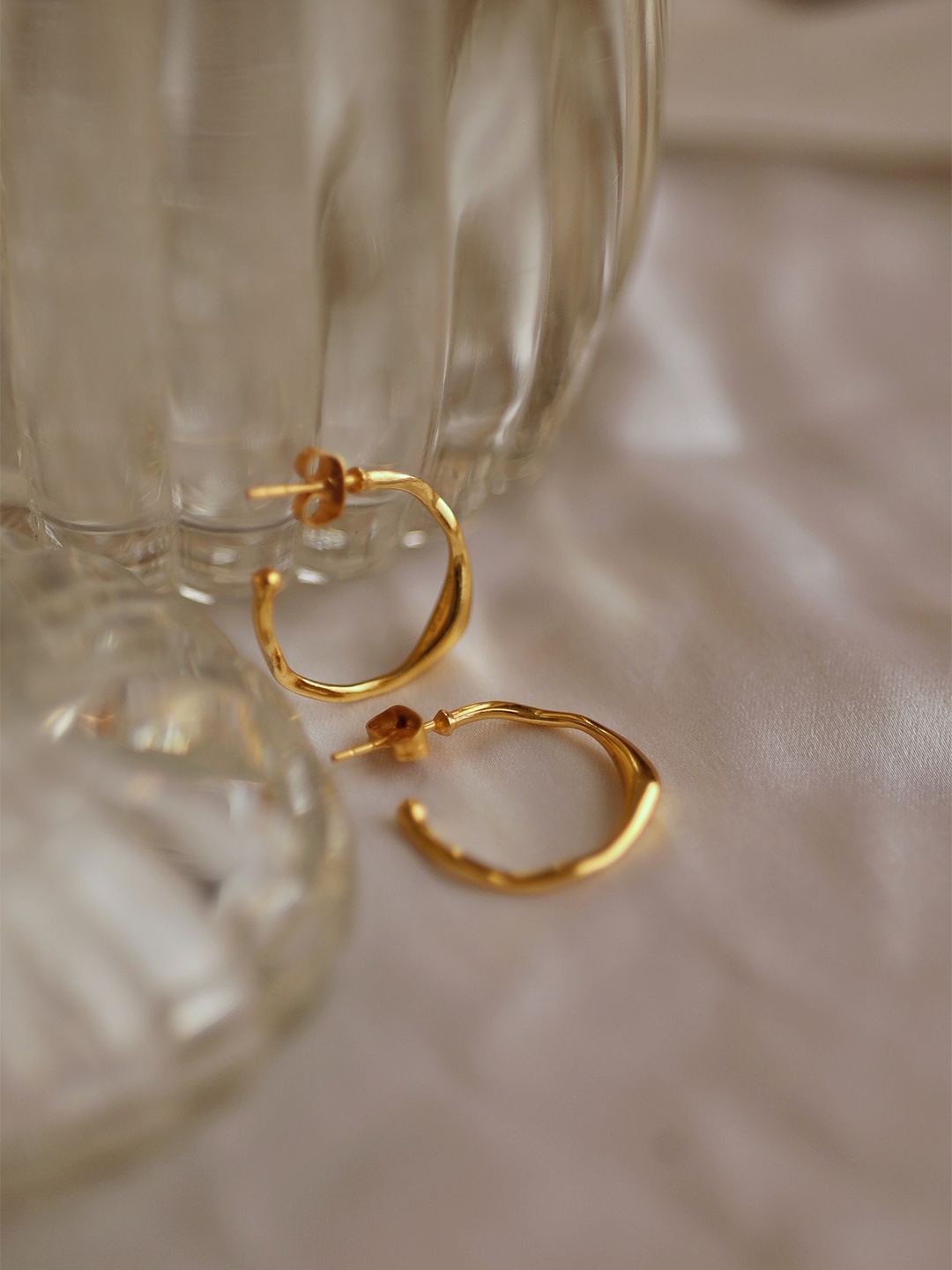 

Perfectly Average 18k Gold Plated Thin Droplet Hoops Gold Earrings