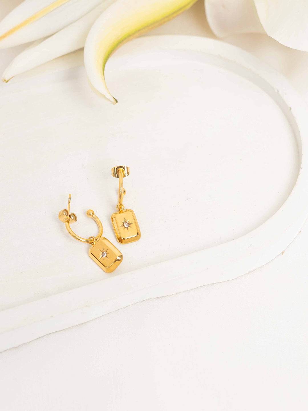 

Perfectly Average 18k Gold Plated Star Pendant Hoops Earrings