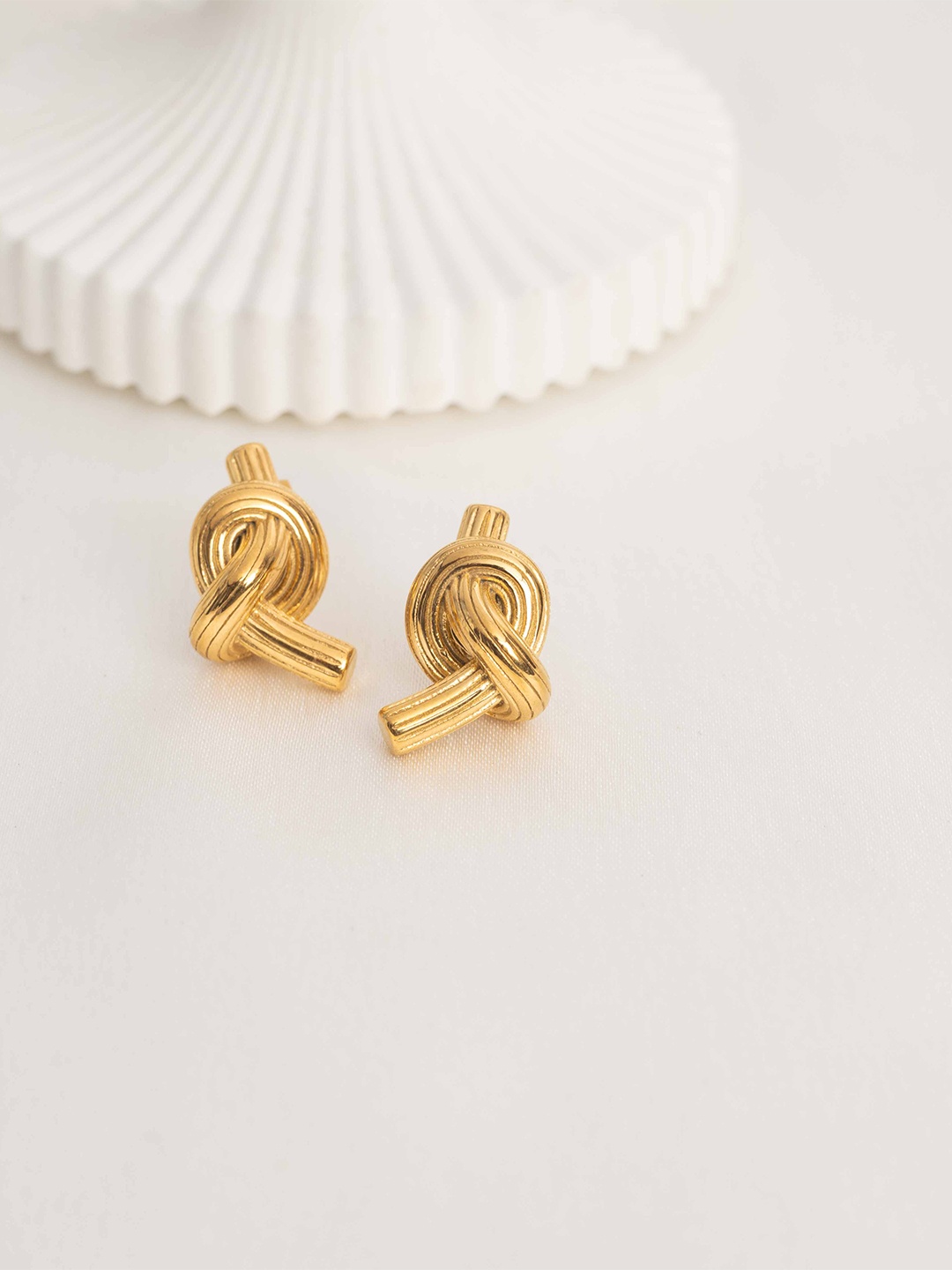

Pefectly Average Women 18K Gold Plated Bold Knotted Studs