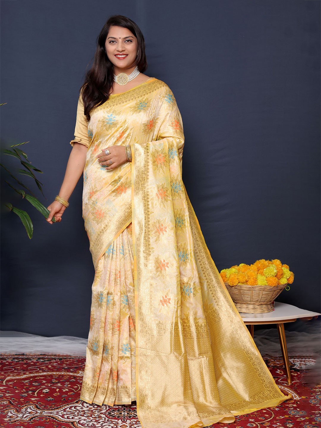 

Royal Rajgharana Saree Woven Design Zari Pure Silk Banarasi Sarees, Cream